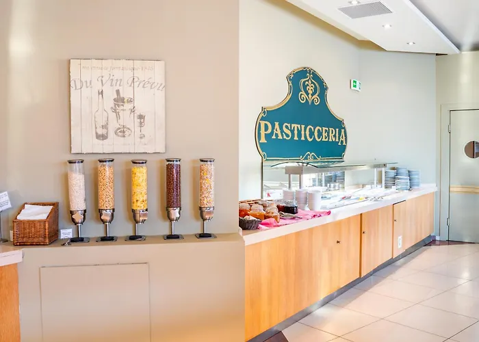 Konstantinos Palace Szálloda 5*